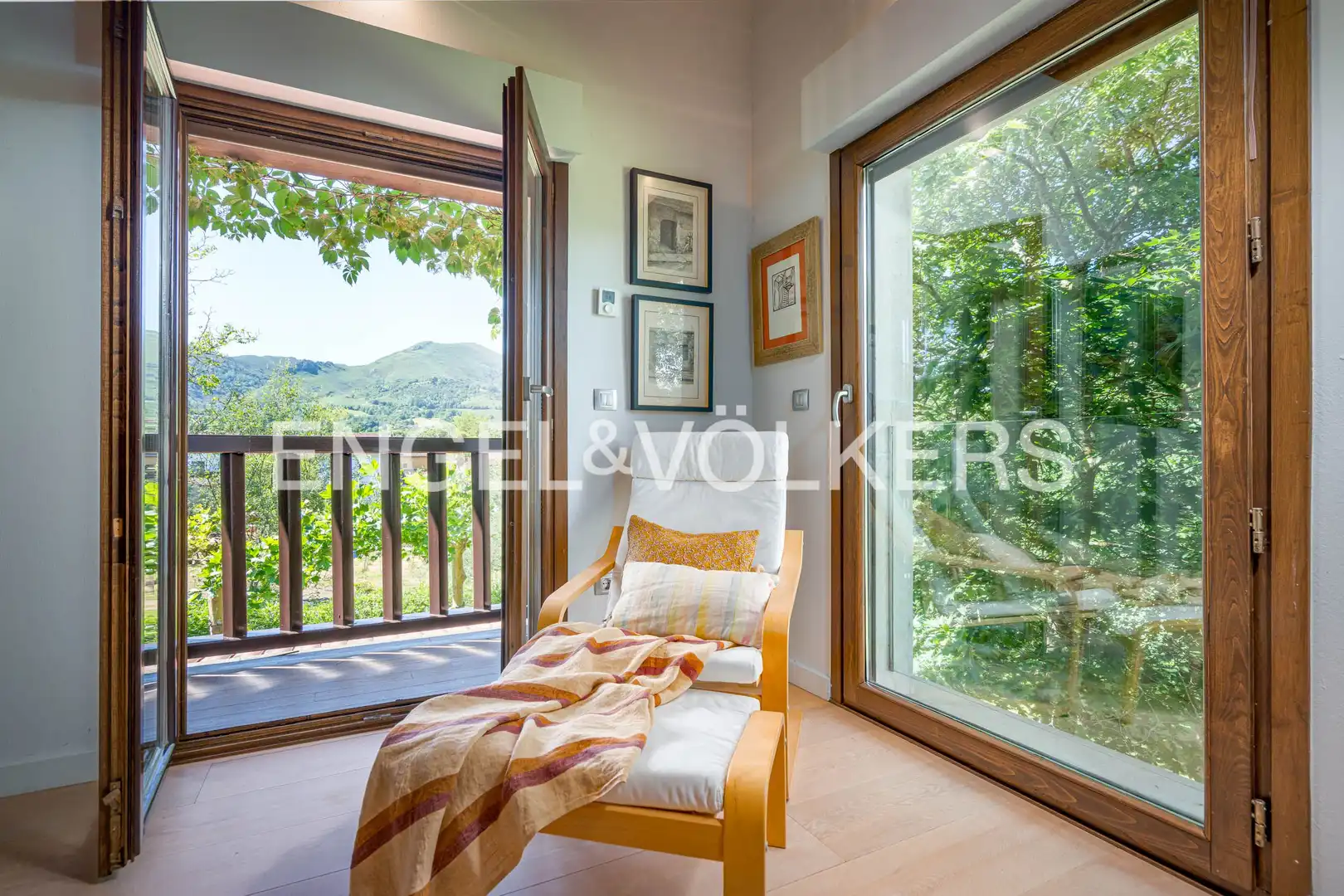 Terraza de Casa o chalet en venta en Nava con Calefacción, Jardín privado y Parquet