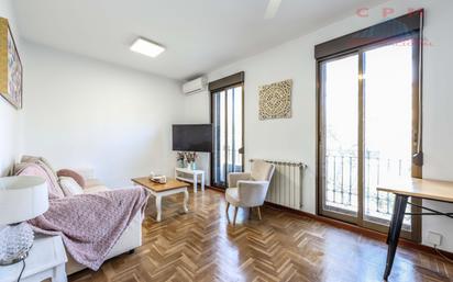 Living room of Flat to rent in  Madrid Capital  with Air Conditioner, Heating and Furnished