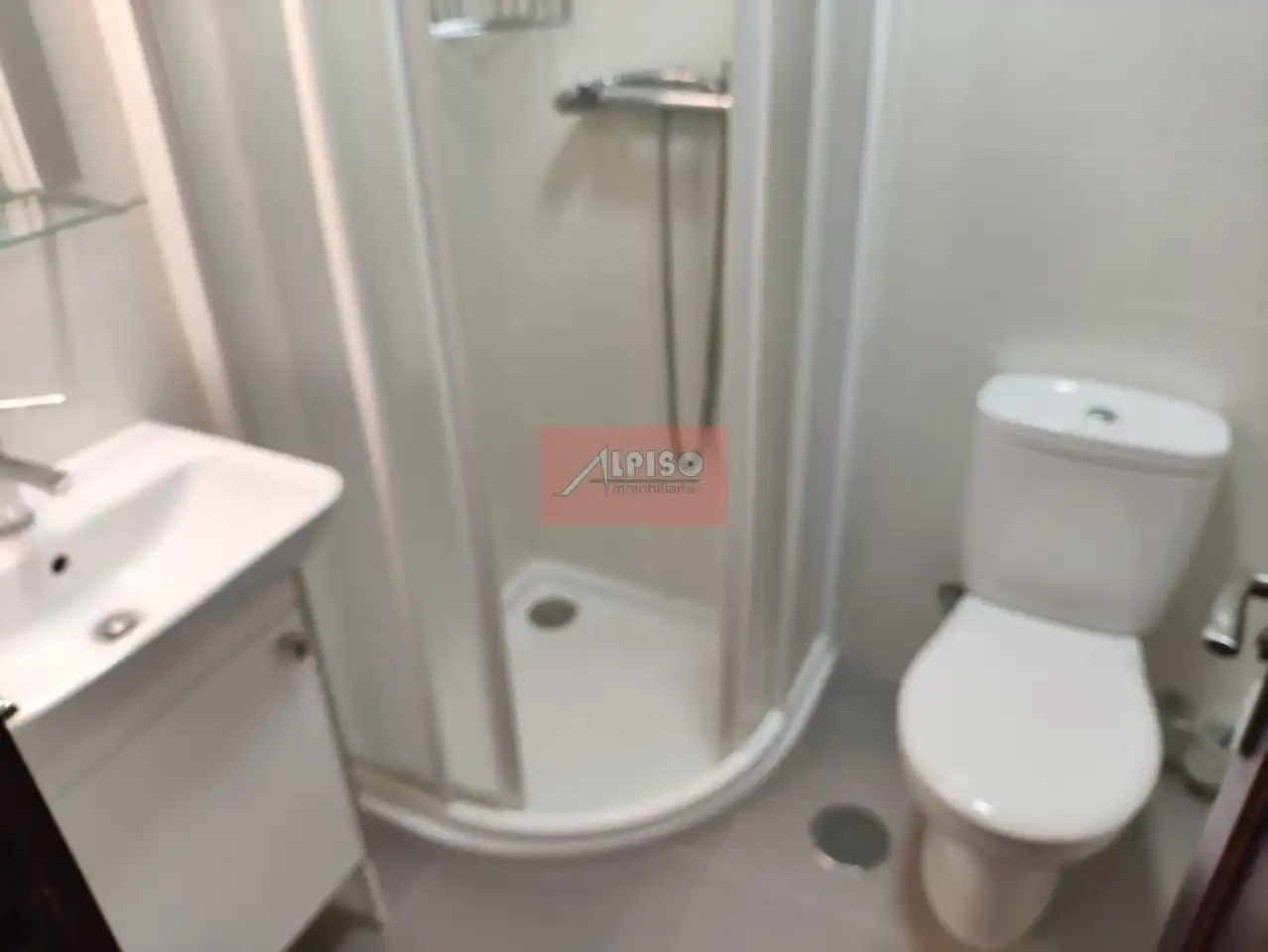 Bathroom of Flat for rent in Ourense Capital   with Air Conditioner, Heating and Parquet flooring
