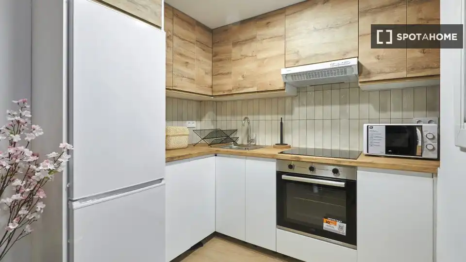 Flat with terrace to rent in Ciutat Vella, imagen 3