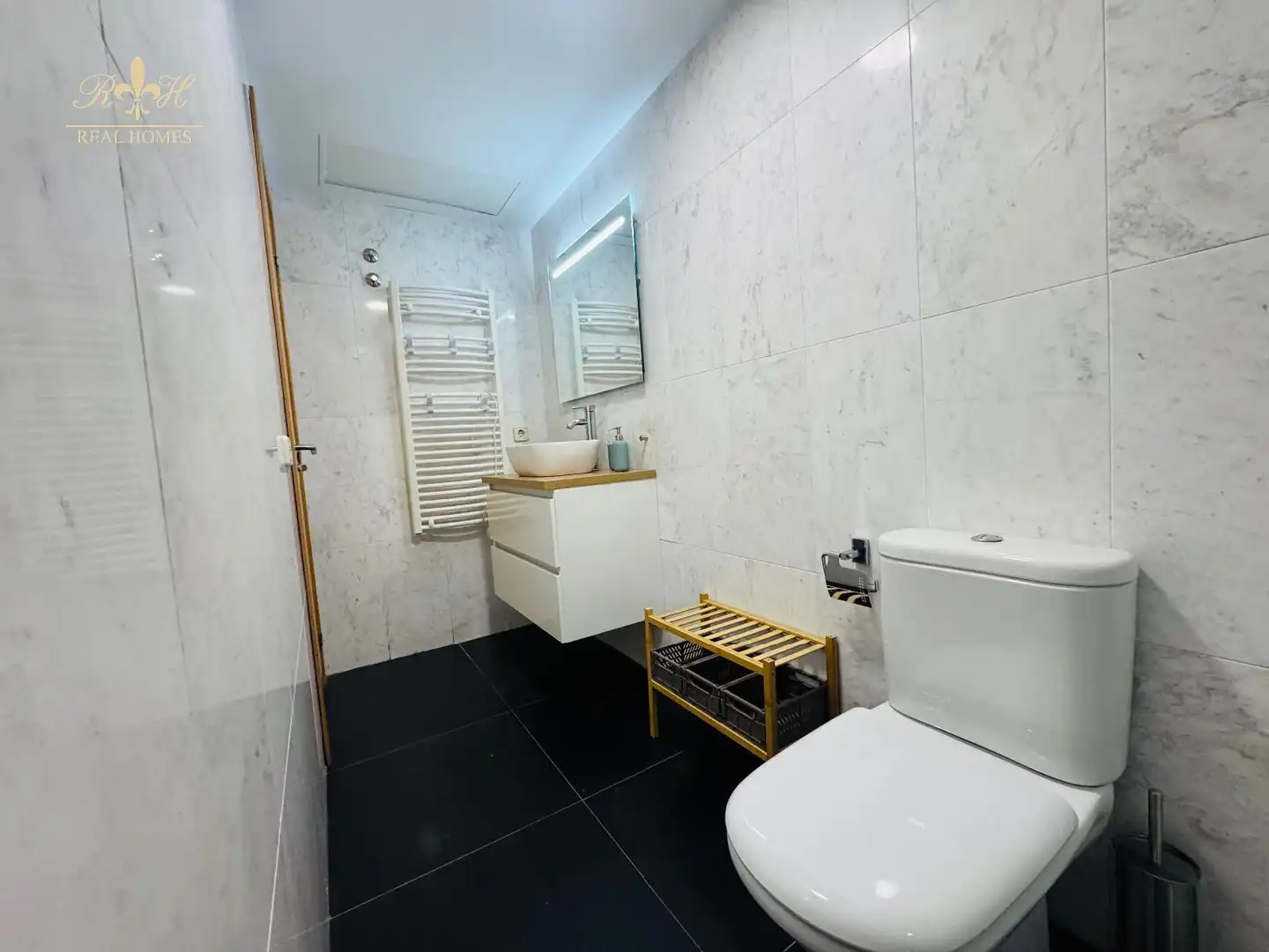 Badezimmer von Wohnung zur Miete in Benidorm mit Klimaanlage, Heizung und Schwimmbad