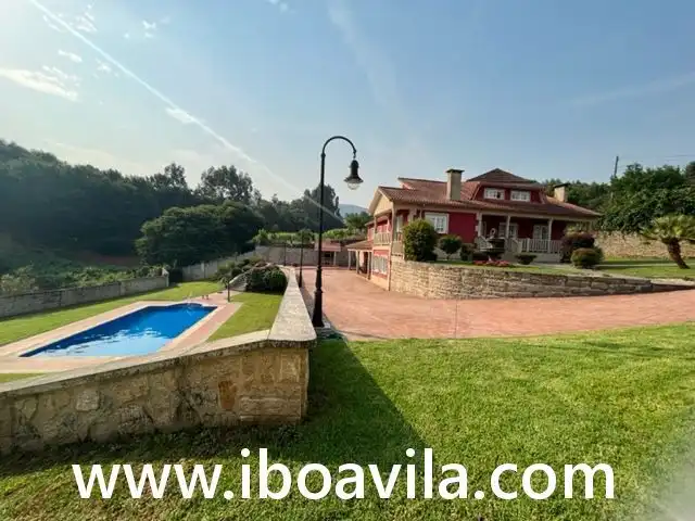 Jardí de Casa o xalet en venda en Pontevedra Capital  amb Jardí privat, Terrassa i Traster