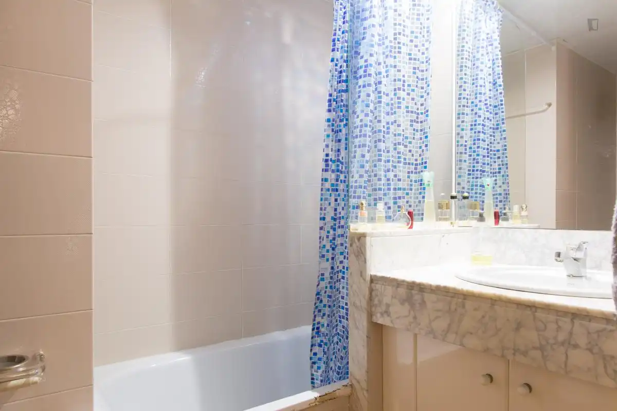 Room in Almeda - El Corte Inglés