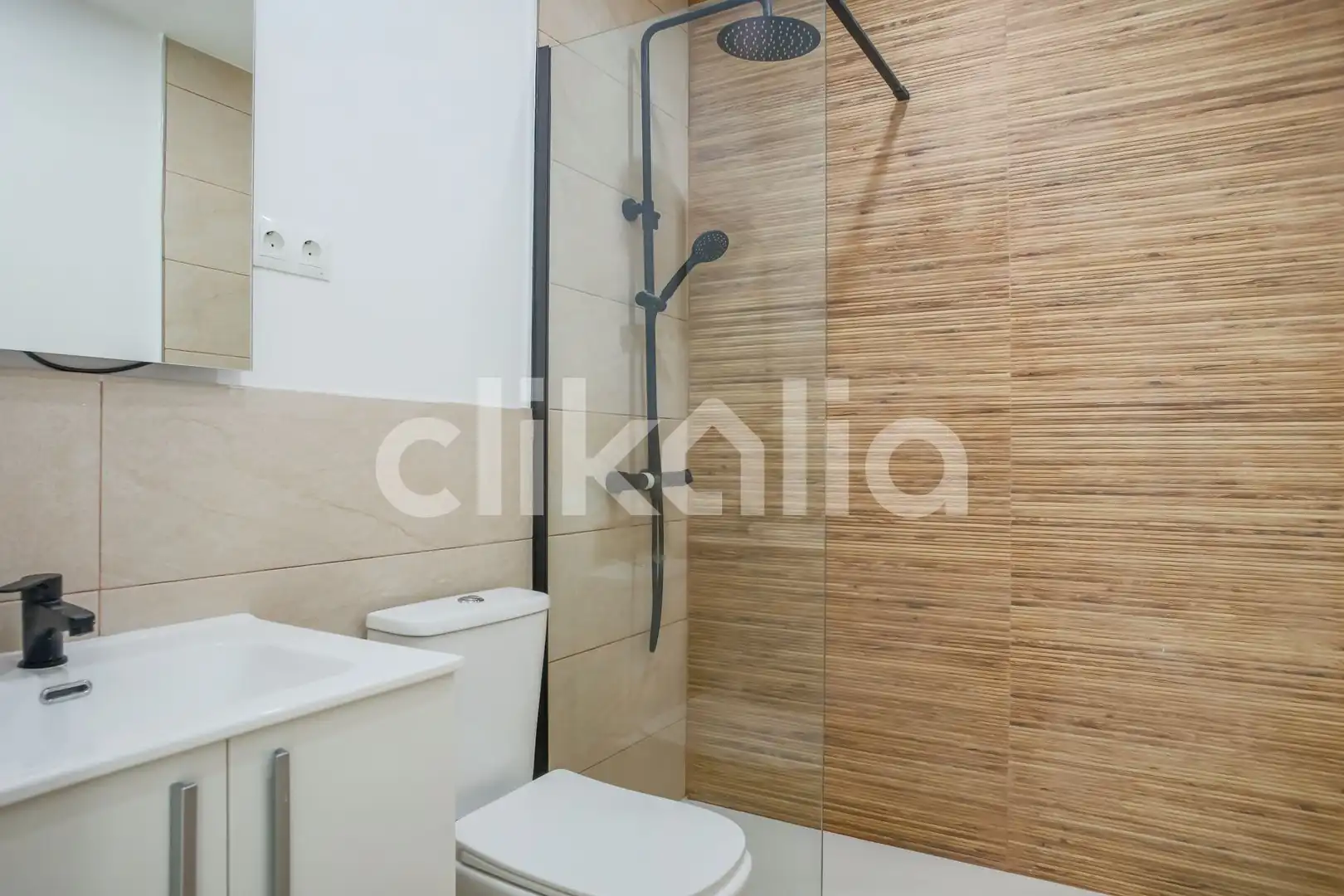 Bathroom of Flat for rent in Madrid