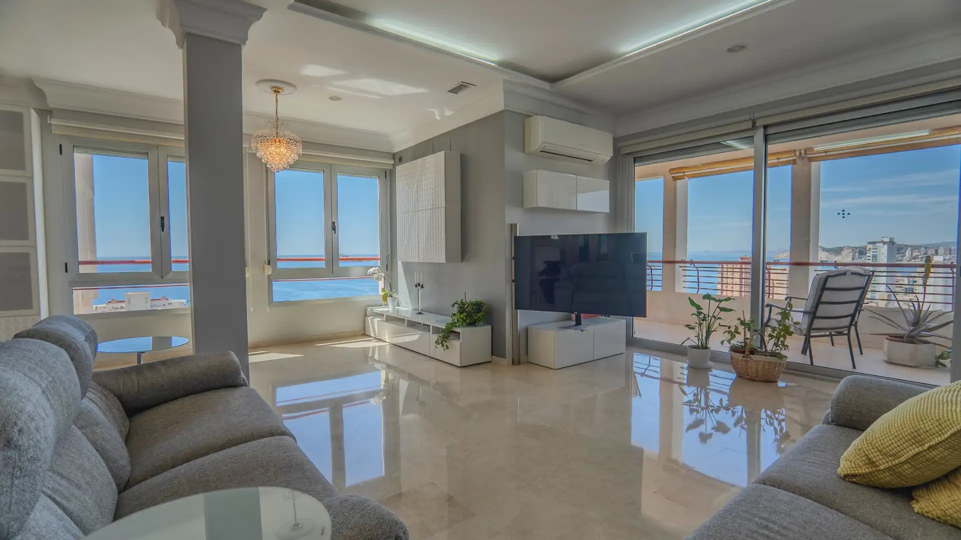 Sala d'estar de Àtic en venda en Benidorm amb Piscina, Moblat i Jacuzzi