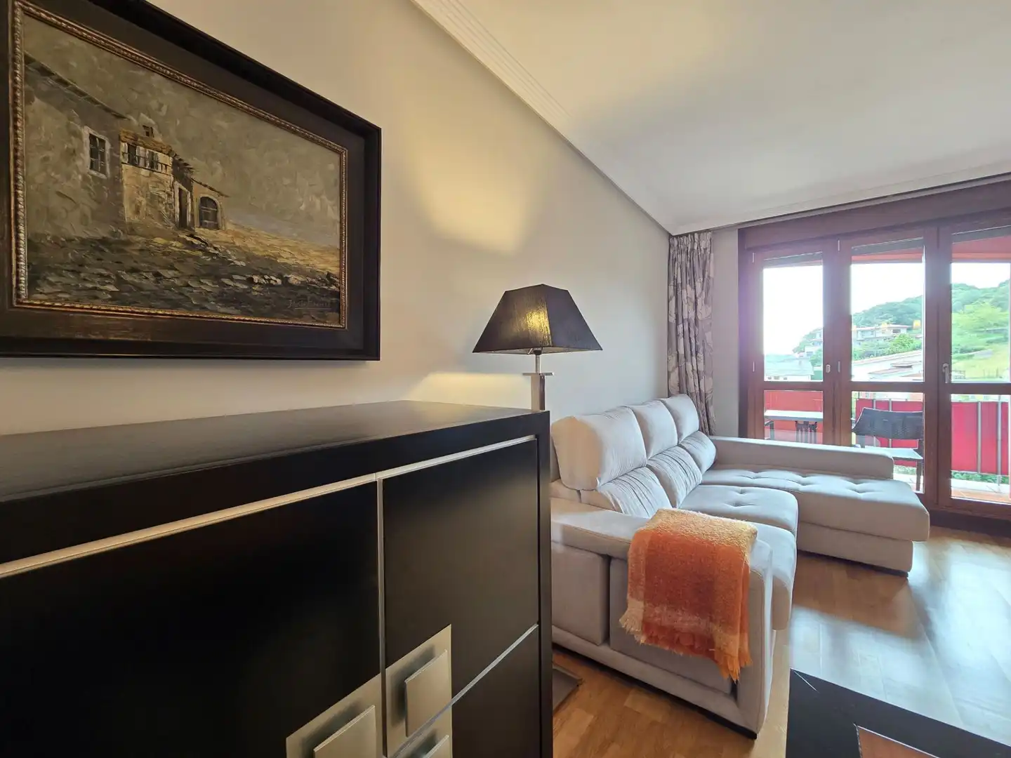 Sala de estar de Piso en venta en Llanes con Calefacción, Terraza y Trastero