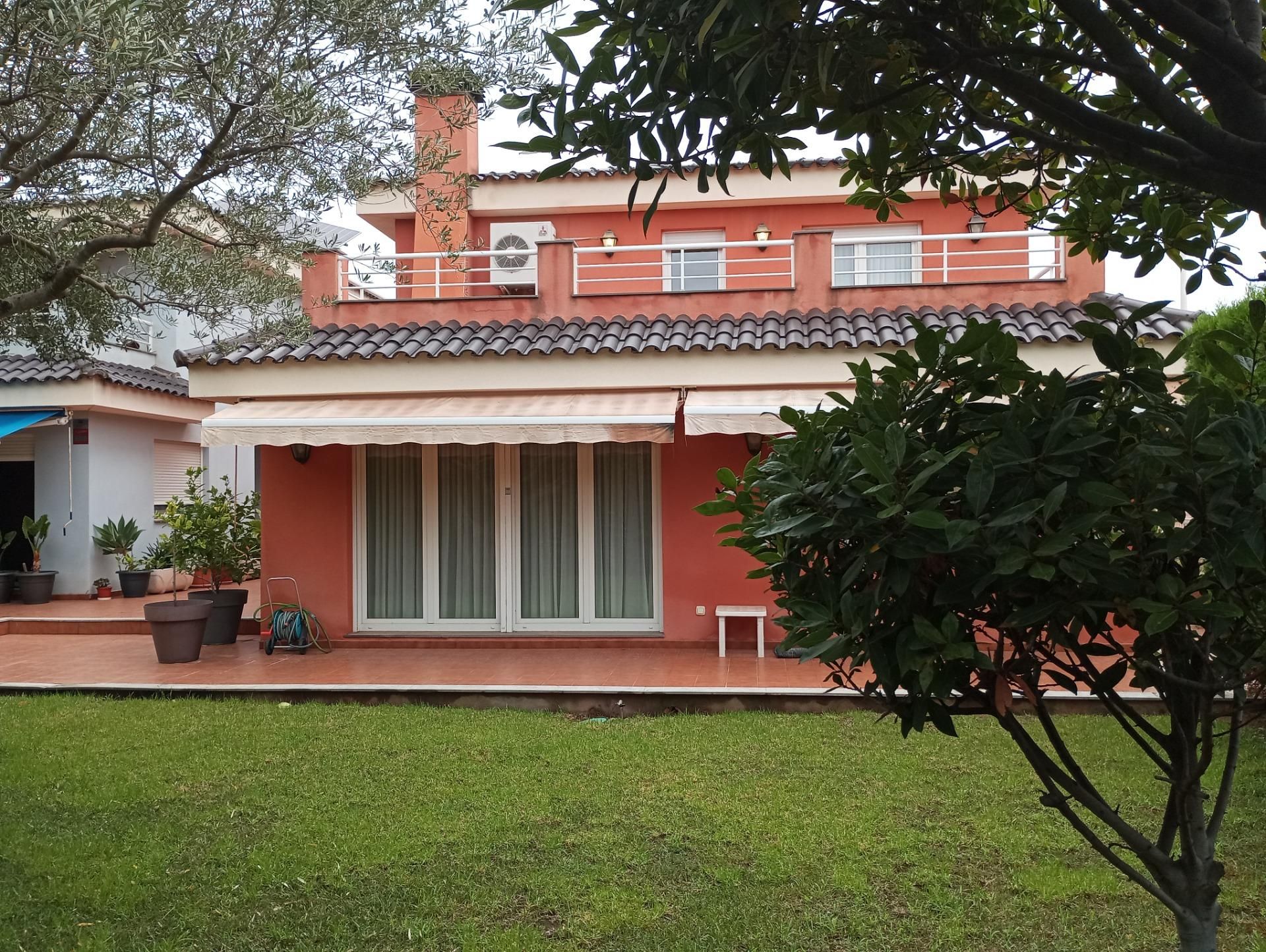 Vista exterior de Casa o xalet en venda en Oropesa del Mar / Orpesa amb Jardí privat, Terrassa i Traster