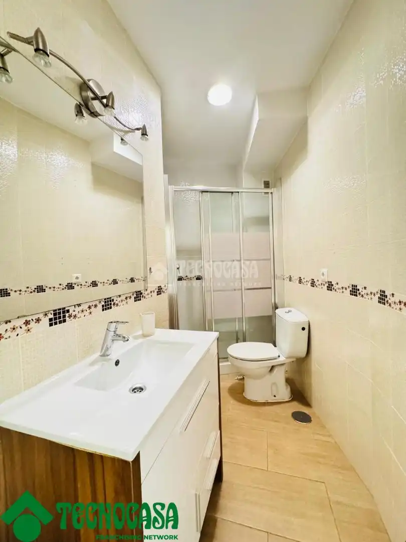 Bathroom of Flat for sale in Toledo  with Air Conditioner, Heating and Balcony
