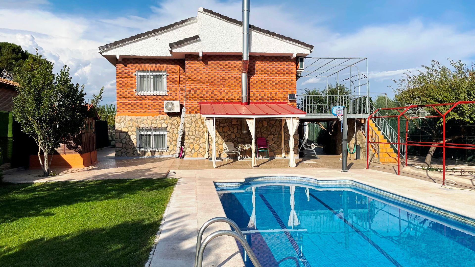 Piscina de Casa o xalet en venda en Santa Cruz del Retamar amb Aire condicionat, Calefacció i Jardí privat