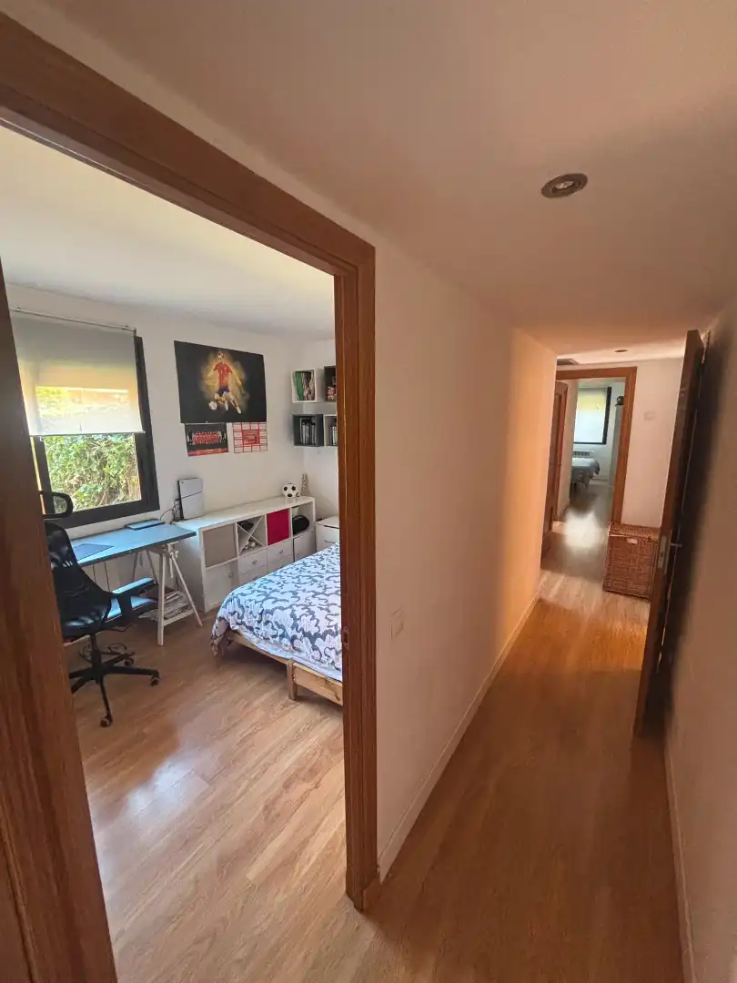 Habitación de Planta baja en venta en Las Rozas de Madrid con Calefacción, Trastero y Piscina comunitaria