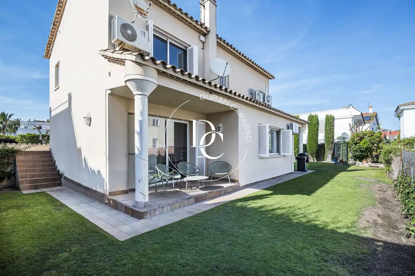 Vista exterior de Casa o xalet de lloguer en Sitges amb Aire condicionat, Calefacció i Jardí privat