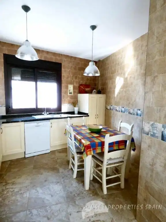 Cuina de Casa adosada en venda en Salares amb Terrassa