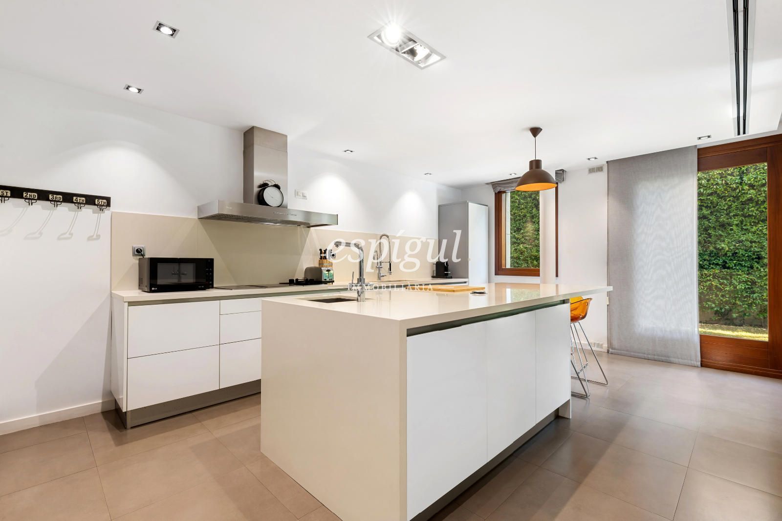 Cuina de Casa o xalet en venda en Sant Cugat del Vallès amb Aire condicionat, Calefacció i Parquet