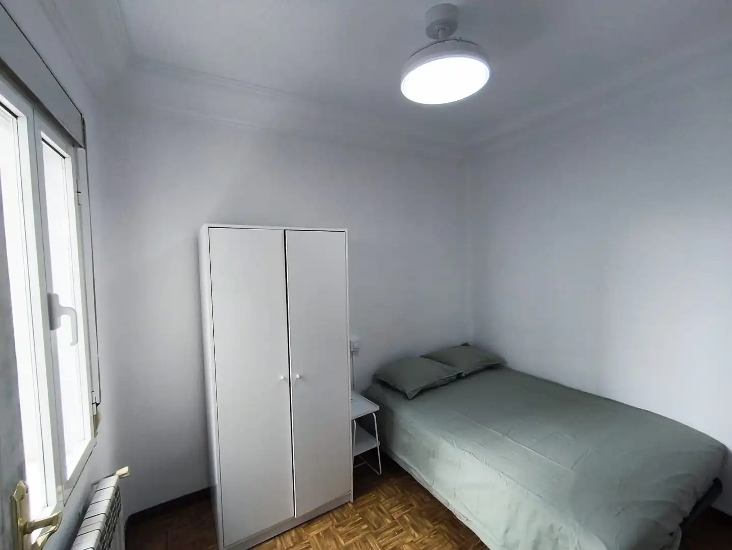 Habitación de Piso para compartir en Madrid con Calefacción, Amueblado y Horno