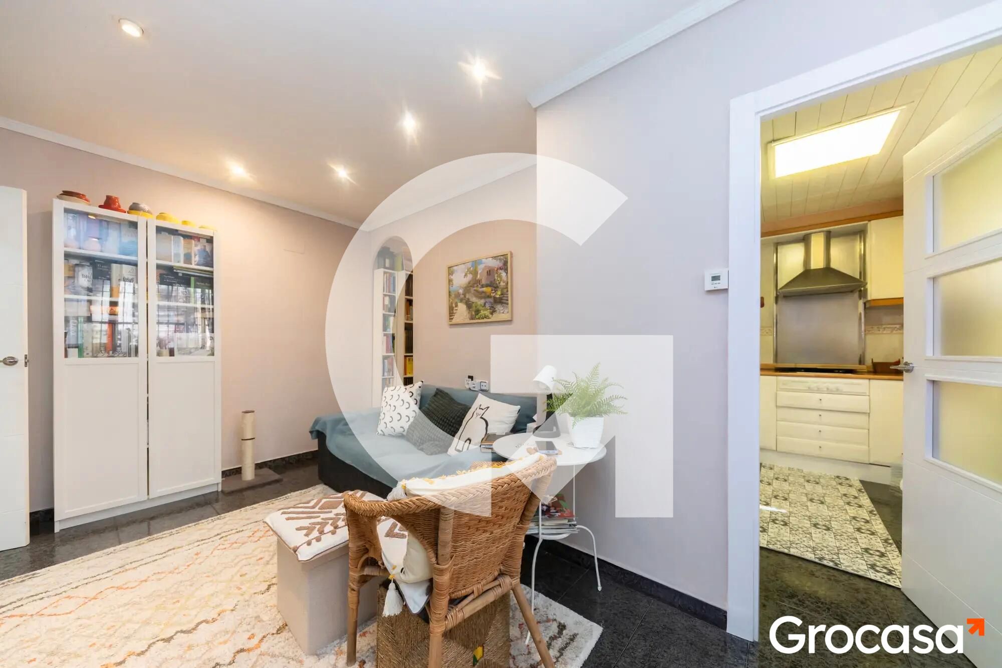 Living room of Flat for sale in Cornellà de Llobregat  with Air Conditioner, Heating and Oven