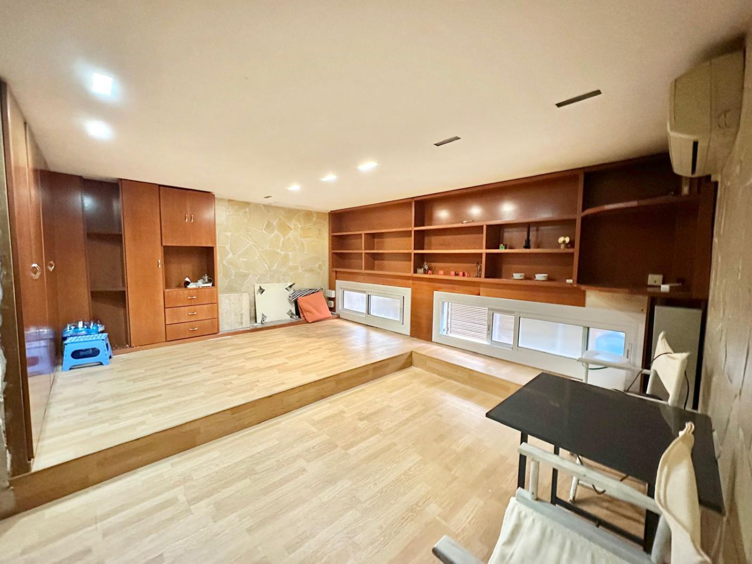 Flat for sale in Cornellà de Llobregat  with Air Conditioner