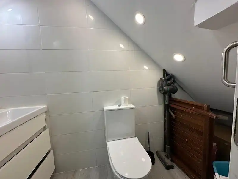 Bathroom of Ground floor for rent in Madrid  with Air Conditioner and Heating