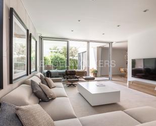 Living room of Single-family semi-detached for sale in La Moraleja  with Air Conditioner, Heating and Private garden