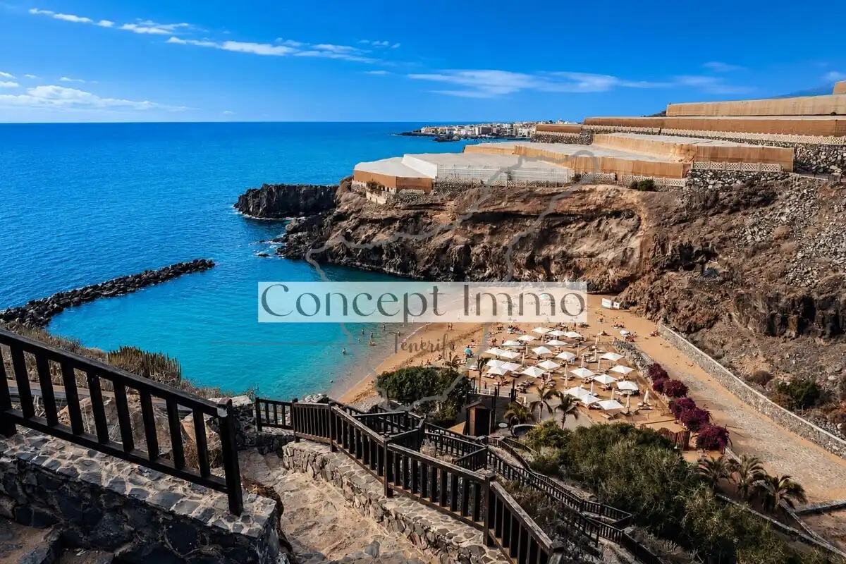 Vista exterior de Planta baja en venta en Guía de Isora con Aire acondicionado, Jardín privado y Terraza