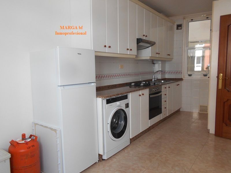 Kitchen of Flat for sale in Ferrol  with Parquet flooring, Oven and Washing machine