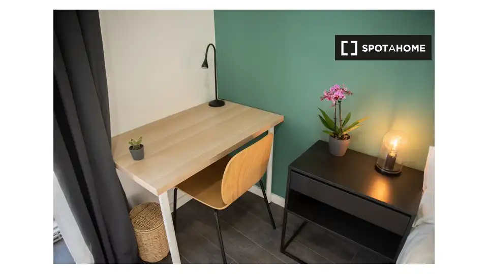 Bedroom of Flat for share in Centro