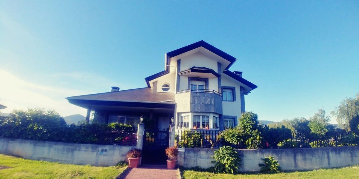 Vista exterior de Casa o xalet en venda en Durango amb Jardí privat i Alarma