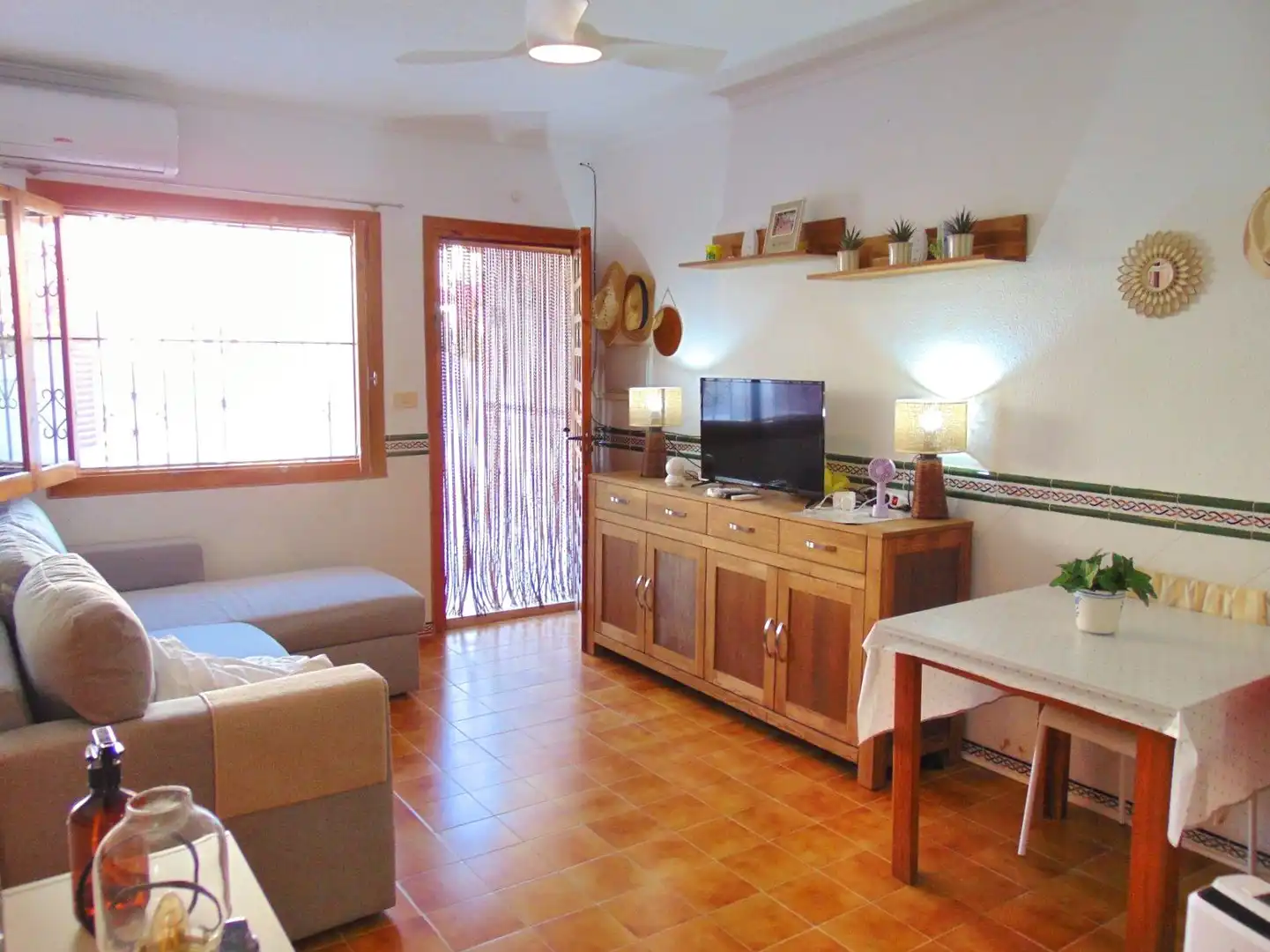 Sala d'estar de Planta baixa en venda en San Pedro del Pinatar amb Aire condicionat, Calefacció i Jardí privat