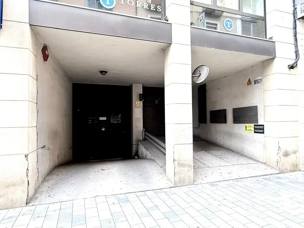Garage zum Verkauf in Figueres
