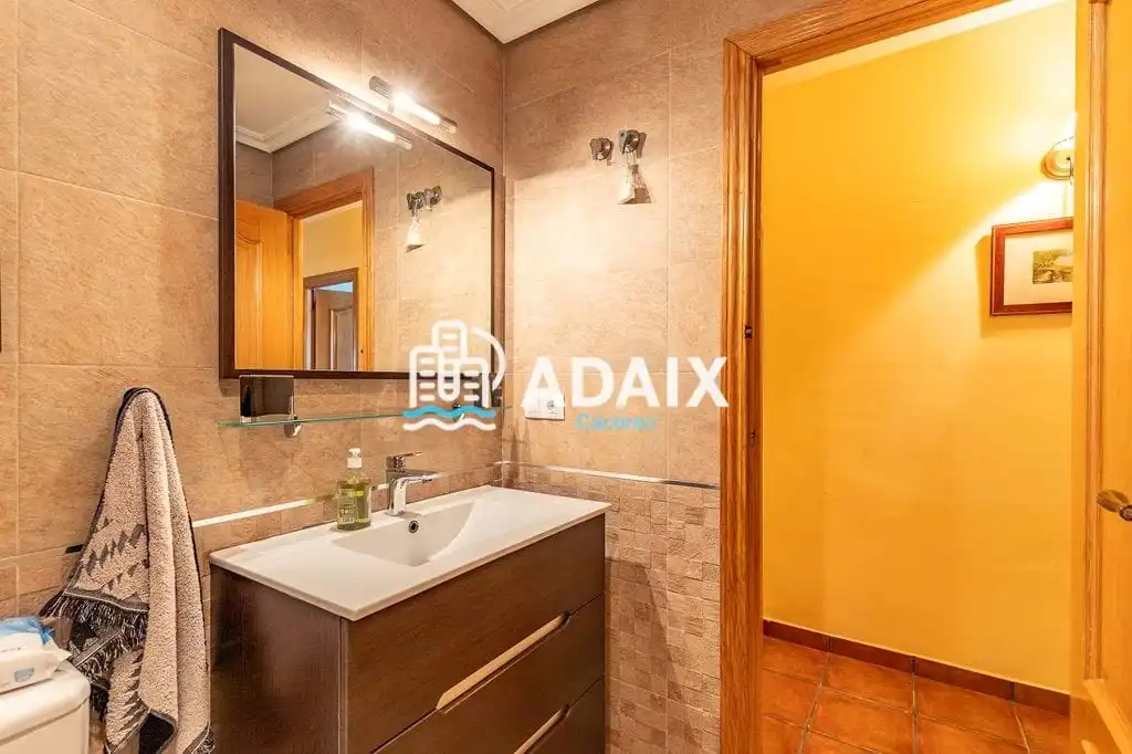 Dormitori de Casa o xalet en venda en Cáceres amb Aire condicionat, Calefacció i Terrassa