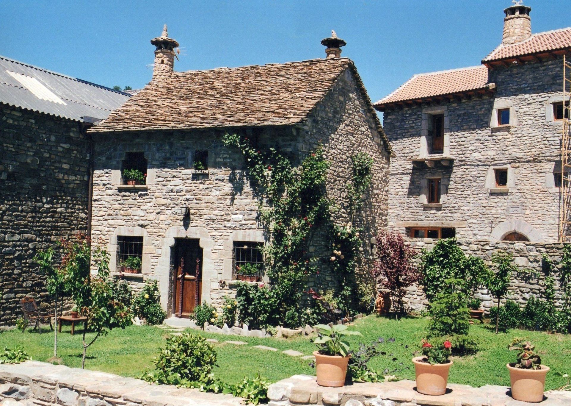 Exterior view of House or chalet for sale in Biescas  with Private garden and Storage room