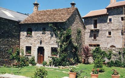 Vista exterior de Casa o xalet en venda en Biescas amb Jardí privat i Traster
