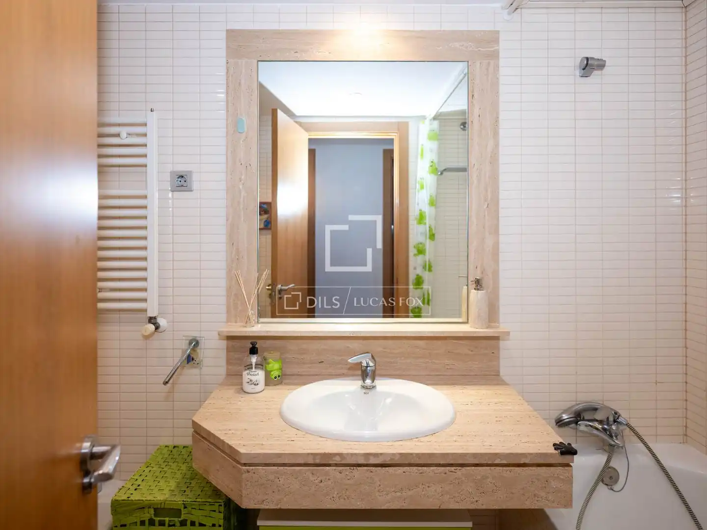 Bathroom of Flat for rent in Madrid  with Air Conditioner, Heating and Private garden