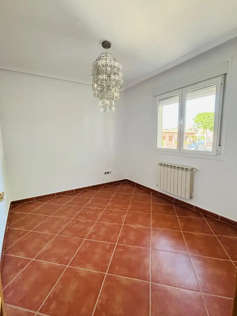 Dormitori de Casa o xalet en venda en Serranillos del Valle amb Aire condicionat, Calefacció i Jardí privat