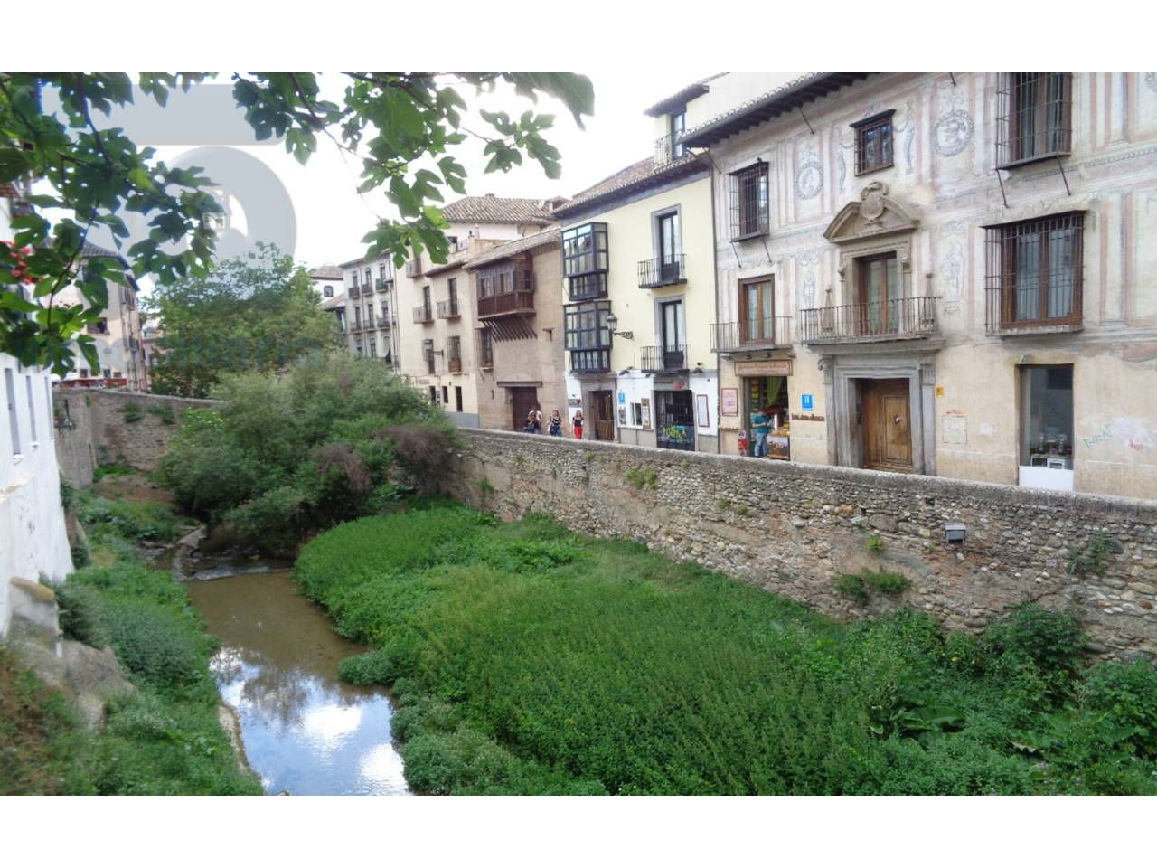 Vista exterior de Pis en venda en  Granada Capital amb Calefacció, Moblat i Alarma
