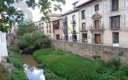 Vista exterior de Pis en venda en  Granada Capital amb Calefacció, Moblat i Alarma