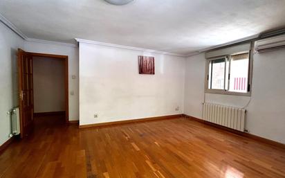 Sala d'estar de Pis en venda en  Madrid Capital amb Aire condicionat i Calefacció