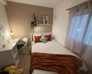 Dormitori de Apartament per a compartir en Alicante / Alacant amb Moblat, Forn i Rentadora