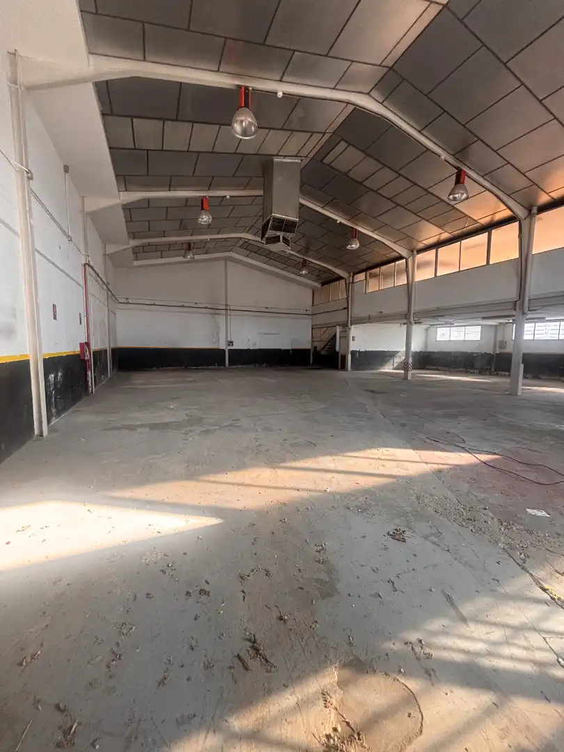 Nau industrial de lloguer en Pinto
