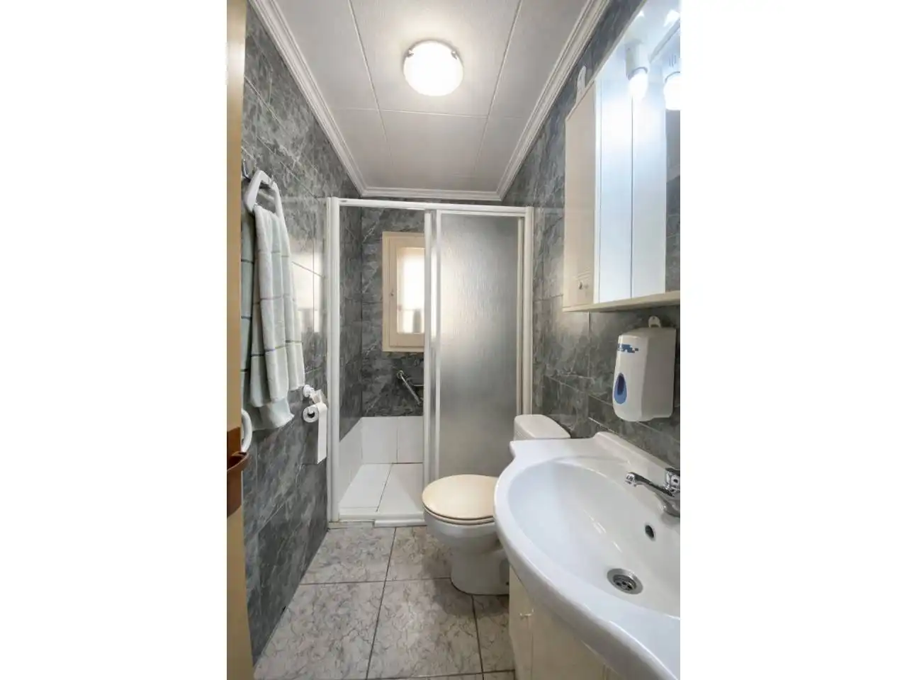 Baño de Casa adosada en venta en Olot con Calefacción, Jardín privado y Terraza
