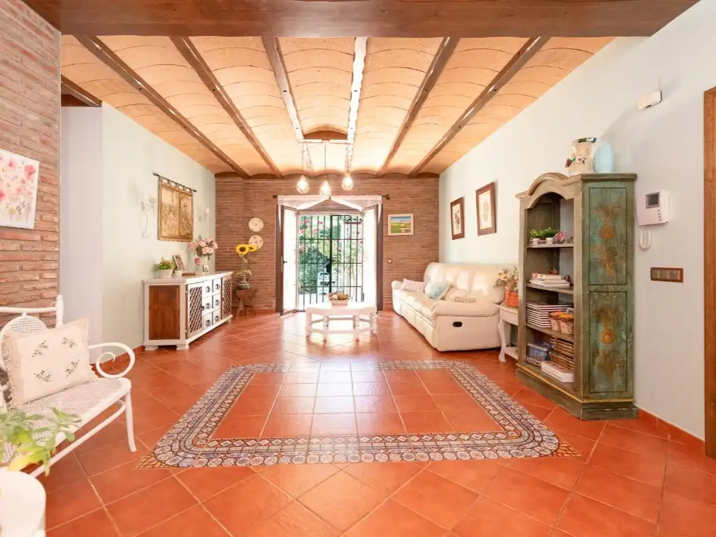 Sala d'estar de Finca rústica en venda en Villanueva del Trabuco amb Aire condicionat, Jardí privat i Terrassa