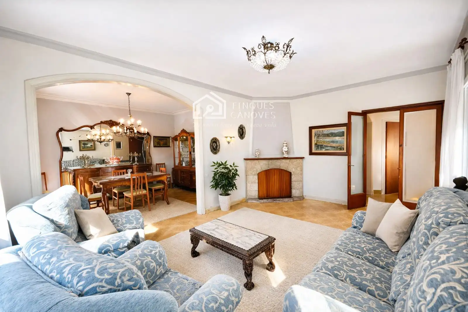 Sala d'estar de Casa o xalet en venda en Banyoles amb Calefacció, Terrassa i Traster