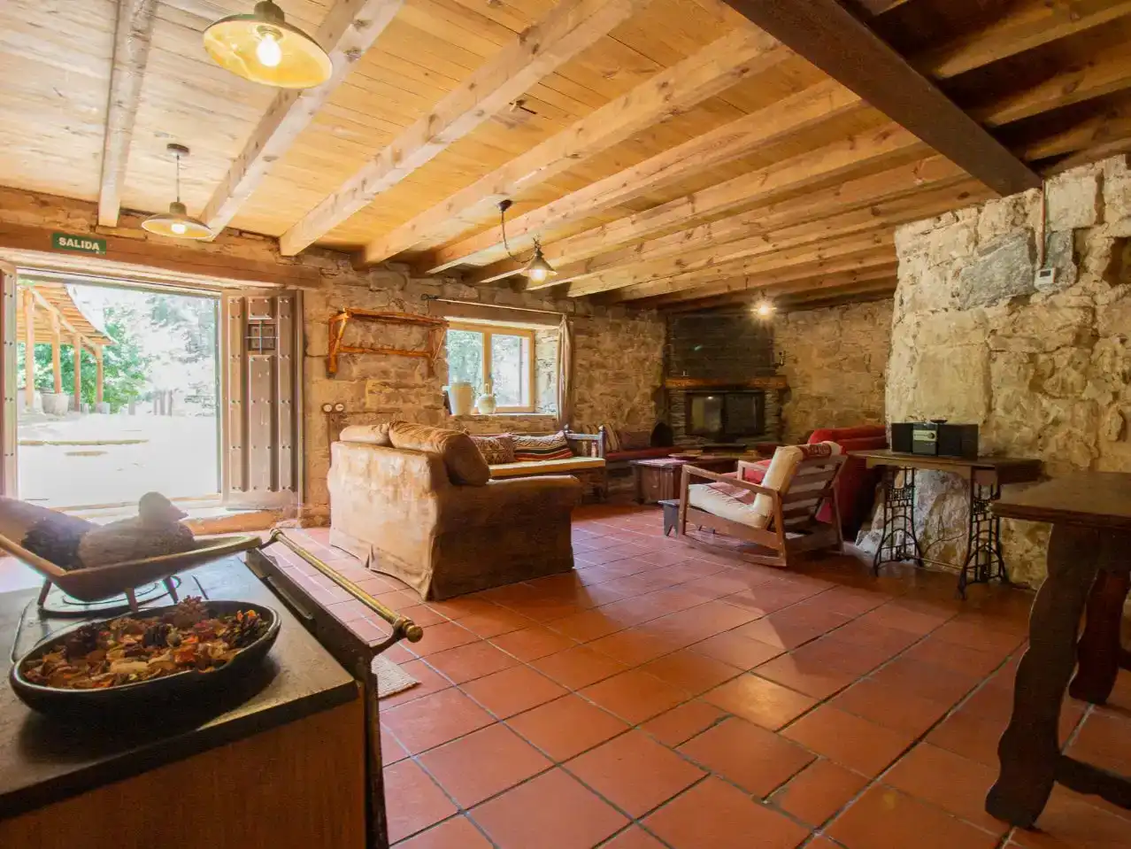 Sala de estar de Casa o chalet en venta en Galve de Sorbe con Jardín privado, Parquet y Amueblado