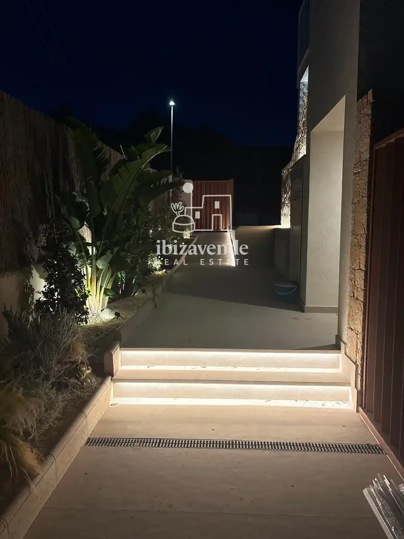 Vista exterior de Pis de lloguer en Sant Antoni de Portmany amb Aire condicionat, Calefacció i Terrassa