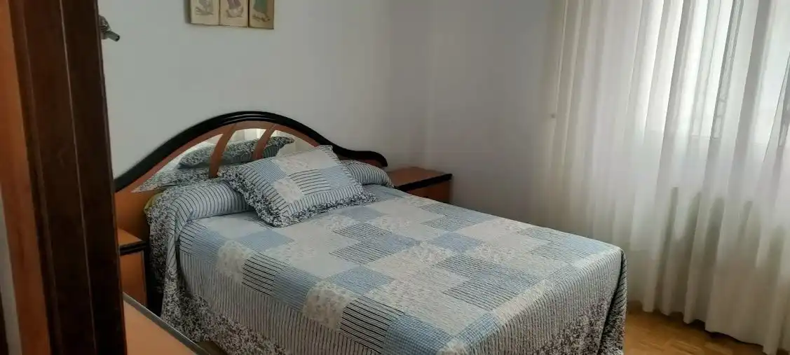 Dormitori de Pis en venda en Gijón  amb Parquet