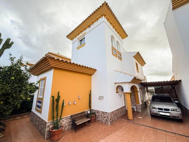 Casa-chalet en Venta en Calle HAITI en Ayamonte ciudad