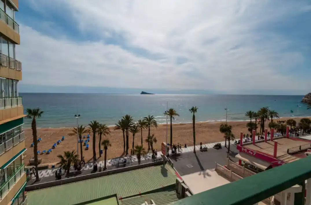 Außenansicht von Wohnungen zur Miete in Benidorm mit Klimaanlage, Parkett und Möbliert