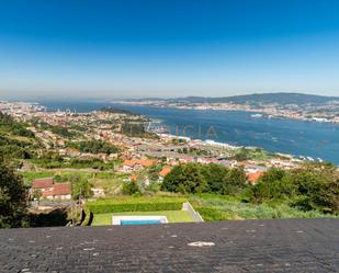 Vista exterior de Casa o xalet en venda en Vigo  amb Calefacció, Jardí privat i Parquet