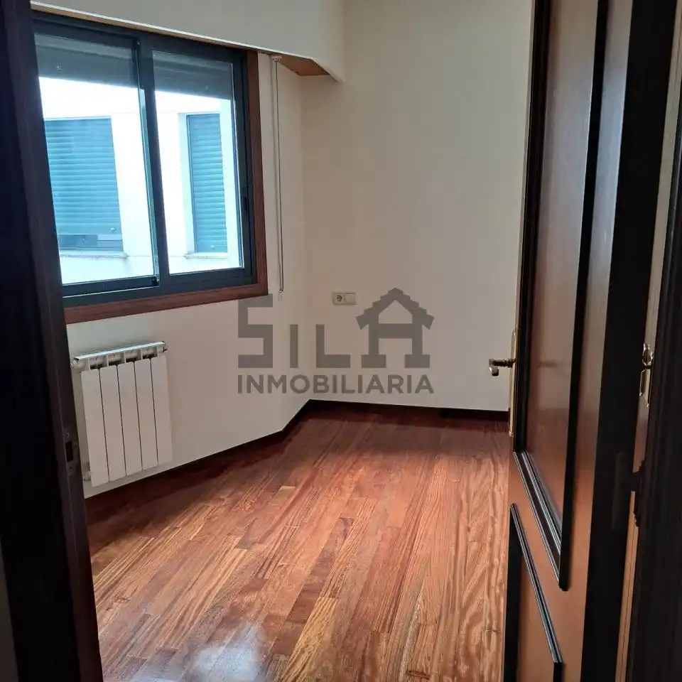 Dormitori de Dúplex en venda en Ourense Capital  amb Calefacció i Parquet