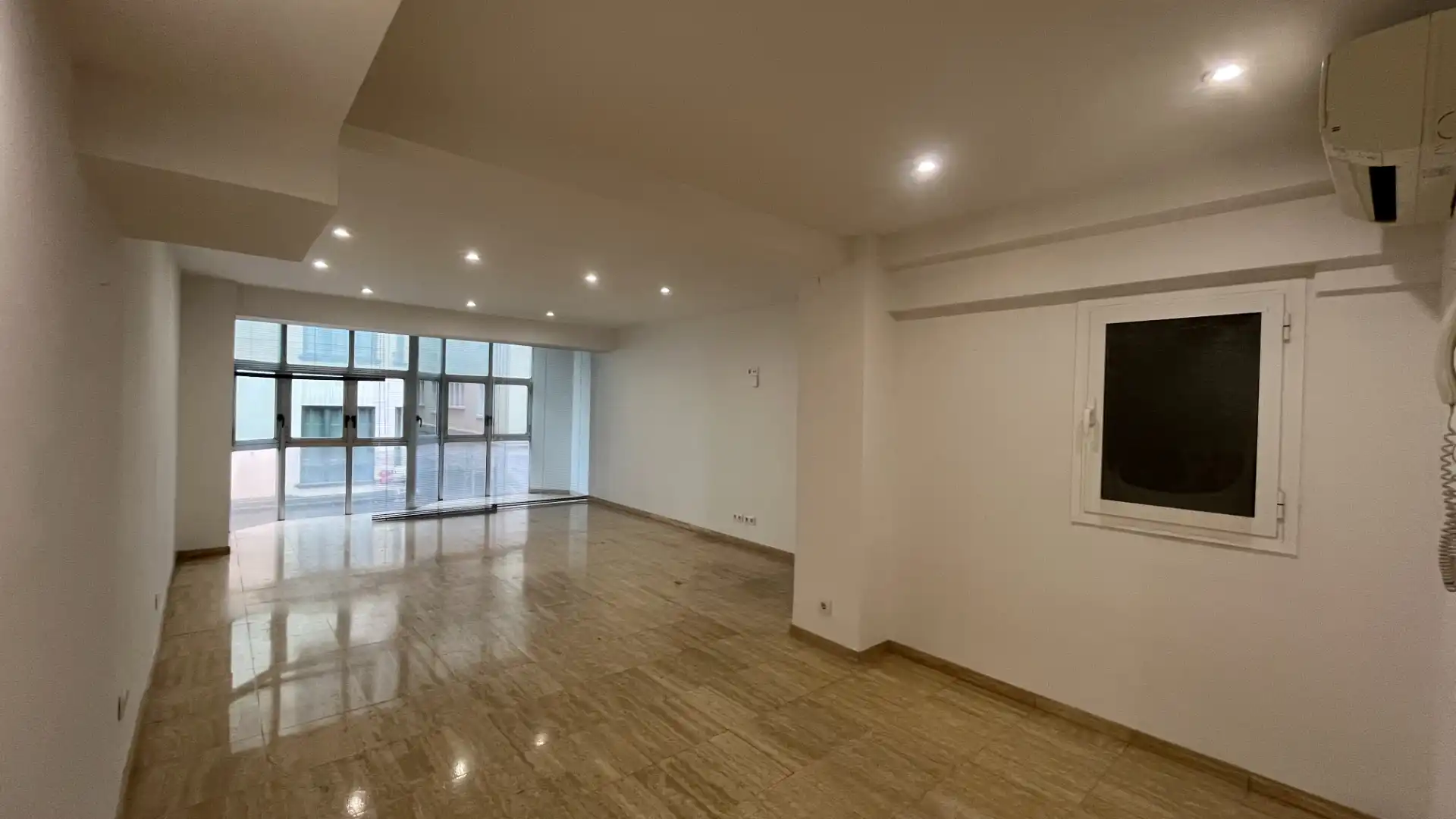 Office for sale in Girona Capital  with Air Conditioner