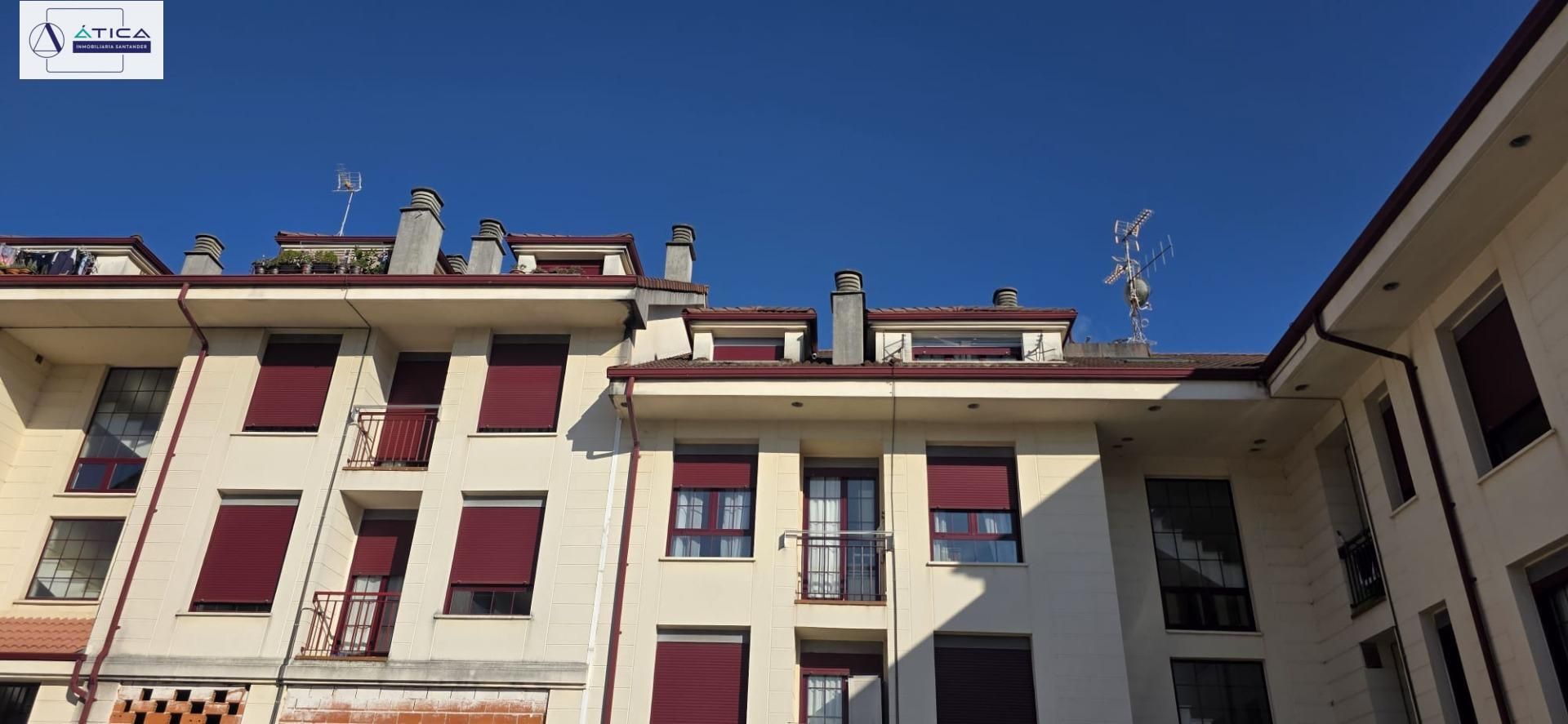 Vista exterior de Piso en venta en Entrambasaguas con Calefacción, Parquet y Balcón